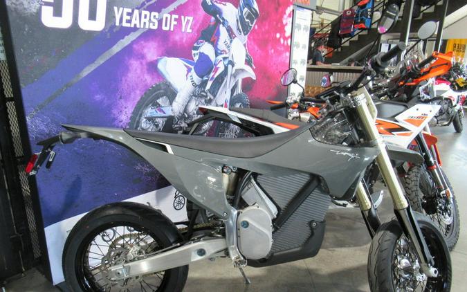 2026 Stark VARG SM 80 hp Medium 165-200lbs (Enduro)