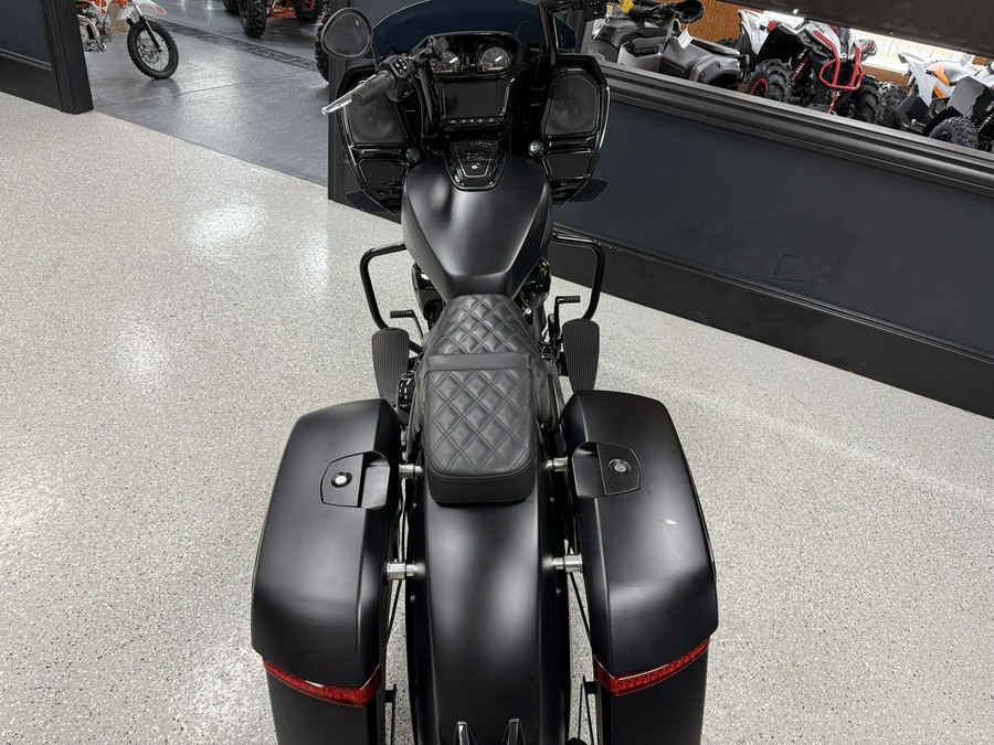 2024 Indian Challenger® Dark Horse®