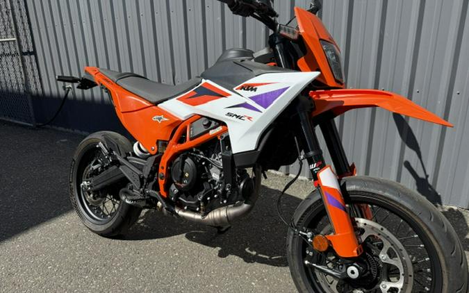 2025 KTM 390 SMC R