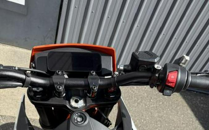 2025 KTM 390 SMC R