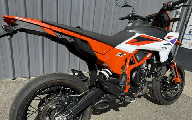2025 KTM 390 SMC R