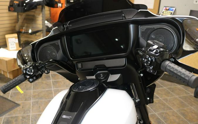 FLHX 2024 Street Glide®