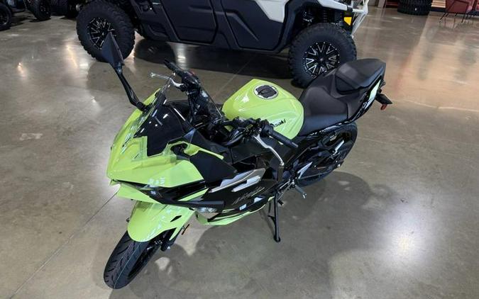 2026 Kawasaki Ninja® 500 ABS Metallic Yellowish Green/Ebony