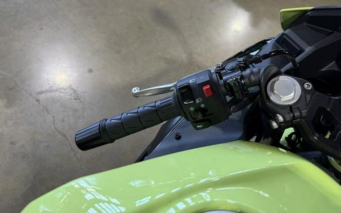 2026 Kawasaki Ninja® 500 ABS Metallic Yellowish Green/Ebony