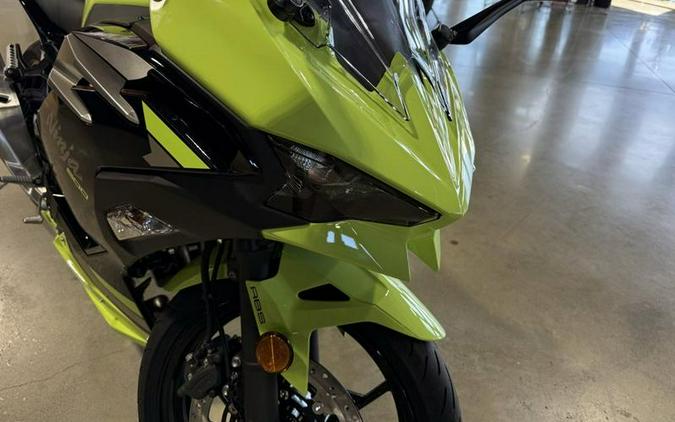 2026 Kawasaki Ninja® 500 ABS Metallic Yellowish Green/Ebony