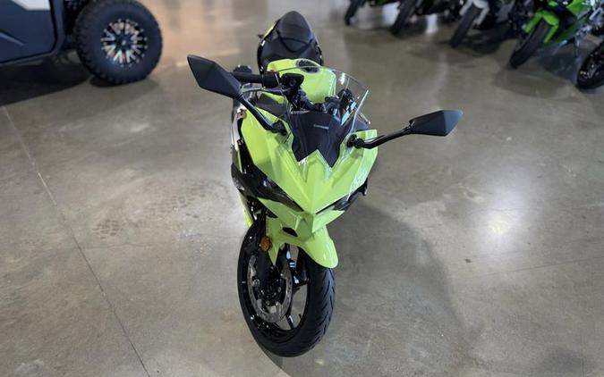 2026 Kawasaki Ninja® 500 ABS Metallic Yellowish Green/Ebony