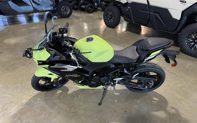 2026 Kawasaki Ninja® 500 ABS Metallic Yellowish Green/Ebony