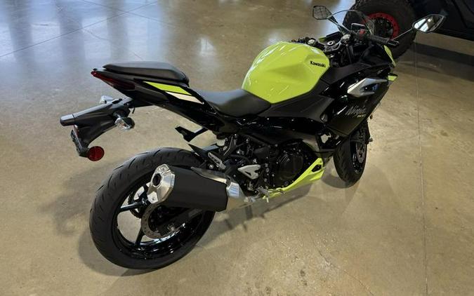 2026 Kawasaki Ninja® 500 ABS Metallic Yellowish Green/Ebony