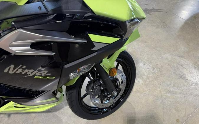 2026 Kawasaki Ninja® 500 ABS Metallic Yellowish Green/Ebony