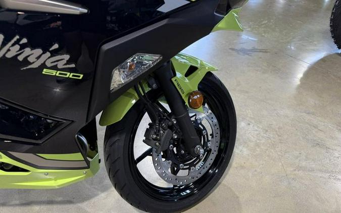 2026 Kawasaki Ninja® 500 ABS Metallic Yellowish Green/Ebony