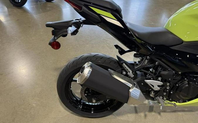 2026 Kawasaki Ninja® 500 ABS Metallic Yellowish Green/Ebony