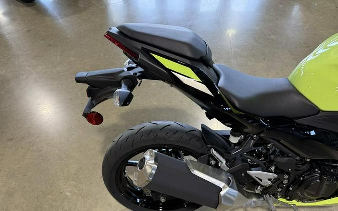 2026 Kawasaki Ninja® 500 ABS Metallic Yellowish Green/Ebony