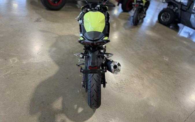 2026 Kawasaki Ninja® 500 ABS Metallic Yellowish Green/Ebony