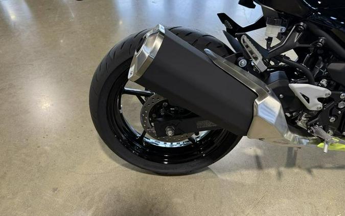 2026 Kawasaki Ninja® 500 ABS Metallic Yellowish Green/Ebony