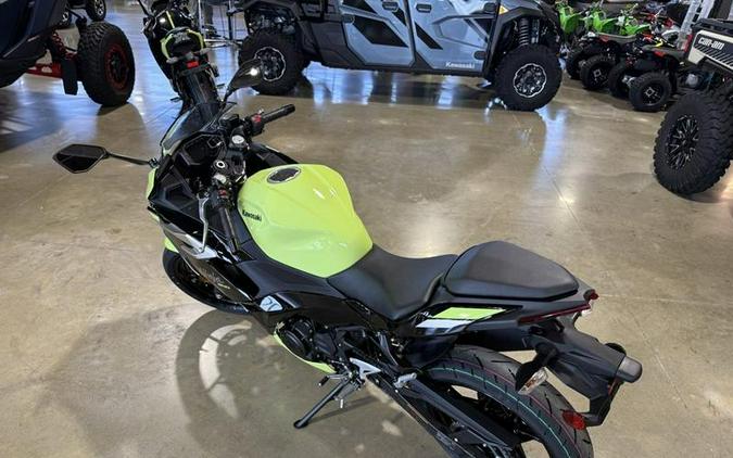 2026 Kawasaki Ninja® 500 ABS Metallic Yellowish Green/Ebony