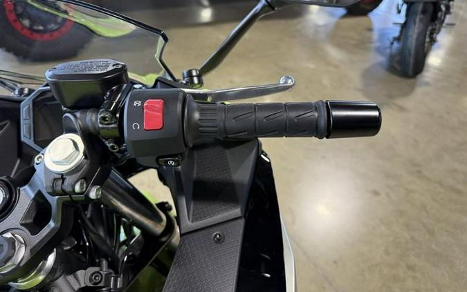 2026 Kawasaki Ninja® 500 ABS Metallic Yellowish Green/Ebony