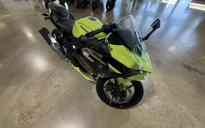 2026 Kawasaki Ninja® 500 ABS Metallic Yellowish Green/Ebony