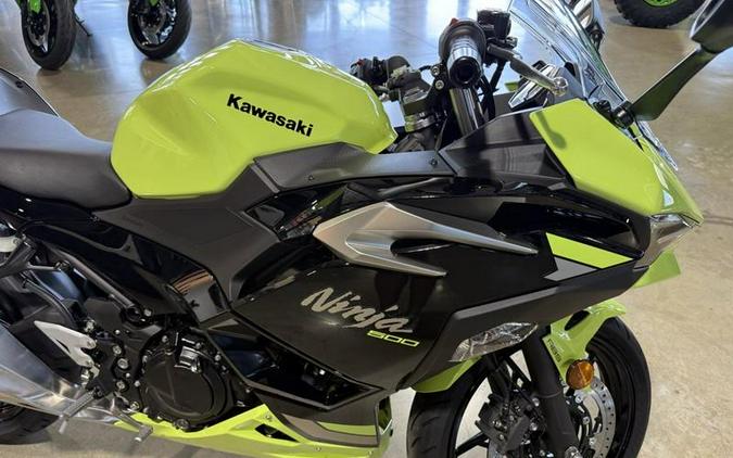 2026 Kawasaki Ninja® 500 ABS Metallic Yellowish Green/Ebony