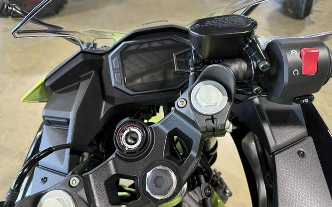 2026 Kawasaki Ninja® 500 ABS Metallic Yellowish Green/Ebony