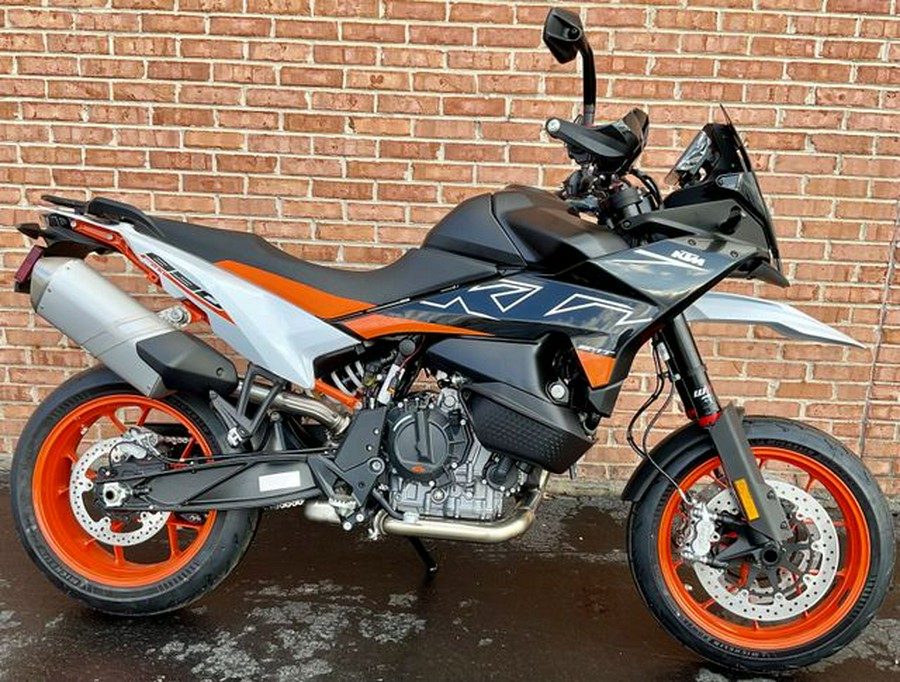 2024 KTM SMT 890