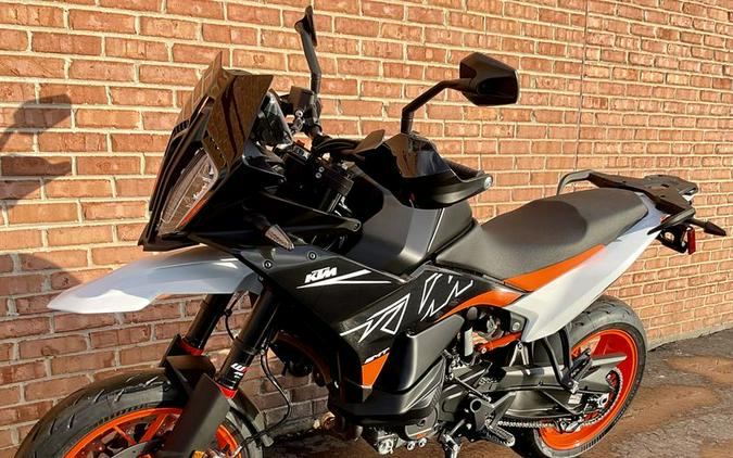 2024 KTM SMT 890