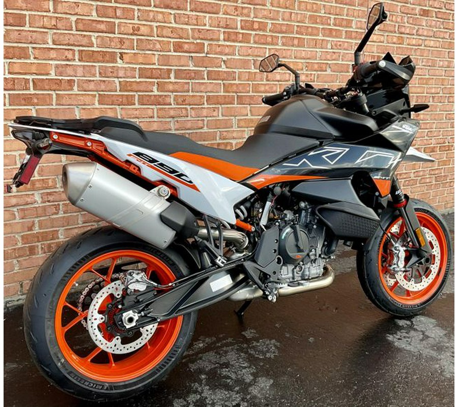 2024 KTM SMT 890