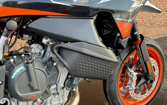 2024 KTM SMT 890