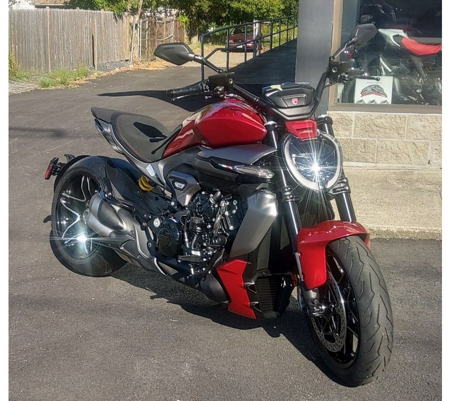 2026 Ducati XDiavel V4 Burning Red