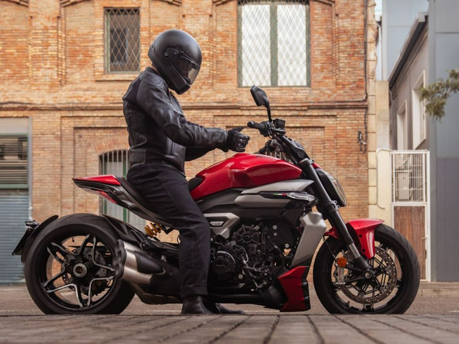 2026 Ducati XDiavel V4 Burning Red
