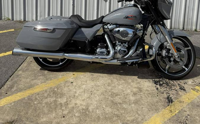 2026 Harley-Davidson® Street Glide® Dark Billiard Gray Chrome Solo