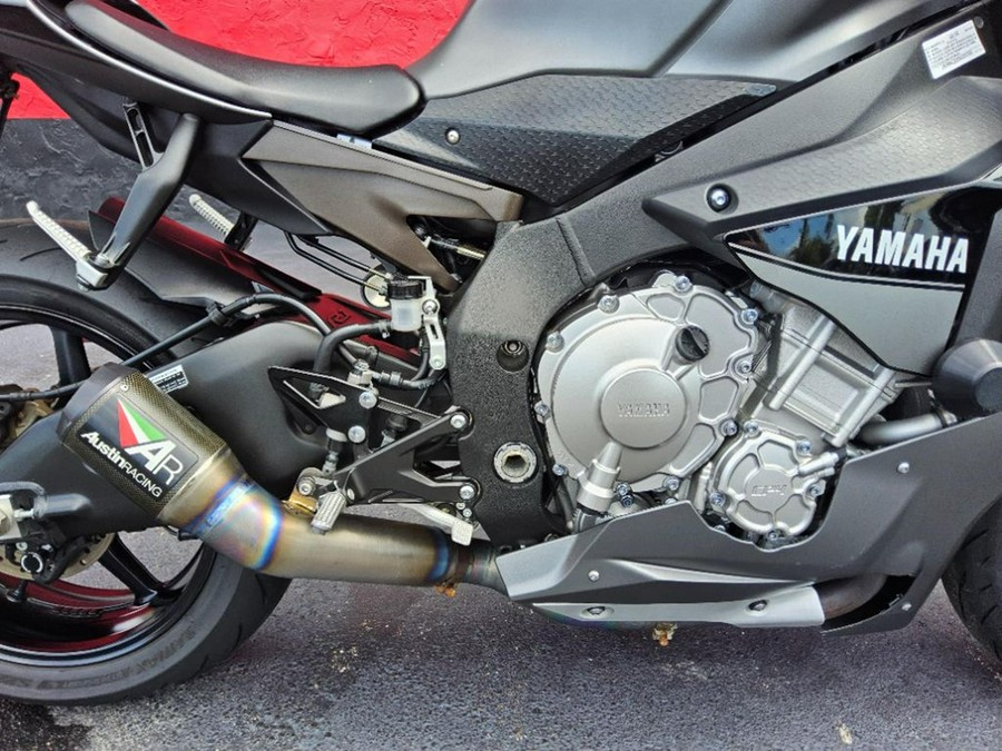 2016 Yamaha YZF-R1S