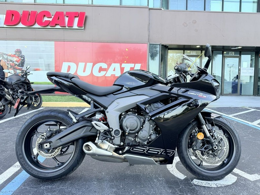 2026 Triumph Daytona 660 Sapphire Black
