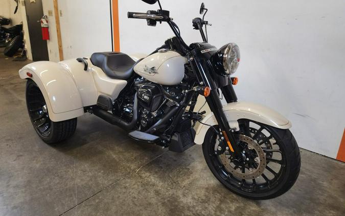 2023 Harley-Davidson Freewheeler White Sand Pearl FLRT