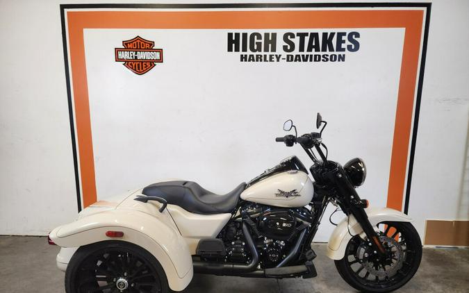 2023 Harley-Davidson Freewheeler White Sand Pearl FLRT