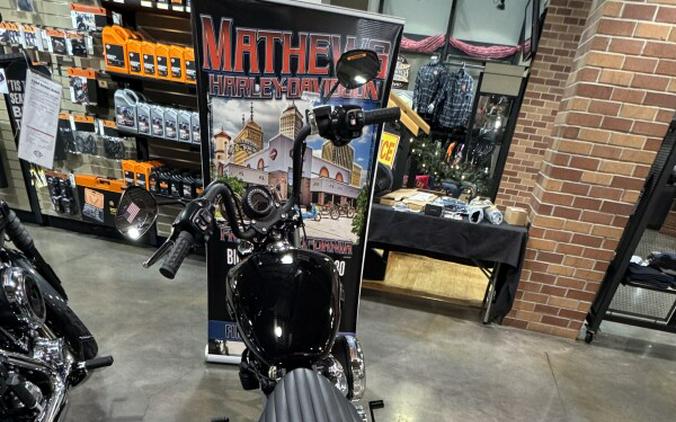 2025 Harley-Davidson® Street Bob® Vivid Black w/Cast Wheels