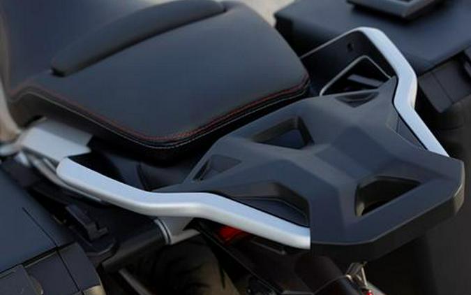 2026 Moto Guzzi V85 TT Travel