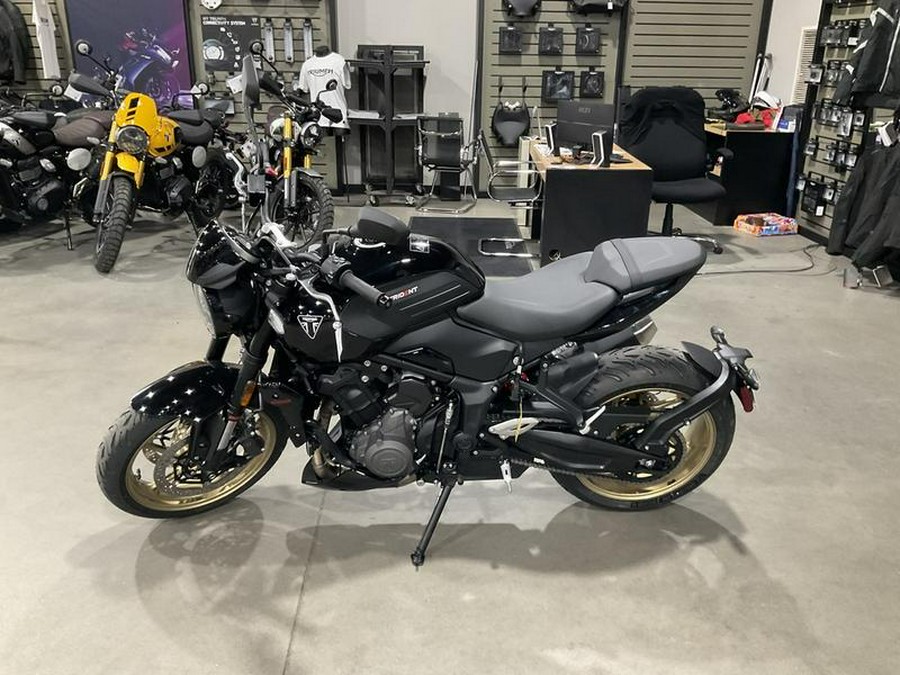 2026 Triumph Trident 800 Jet black