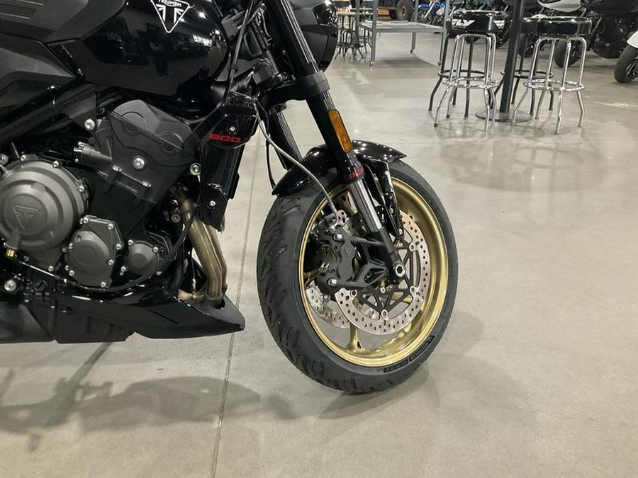 2026 Triumph Trident 800 Jet black