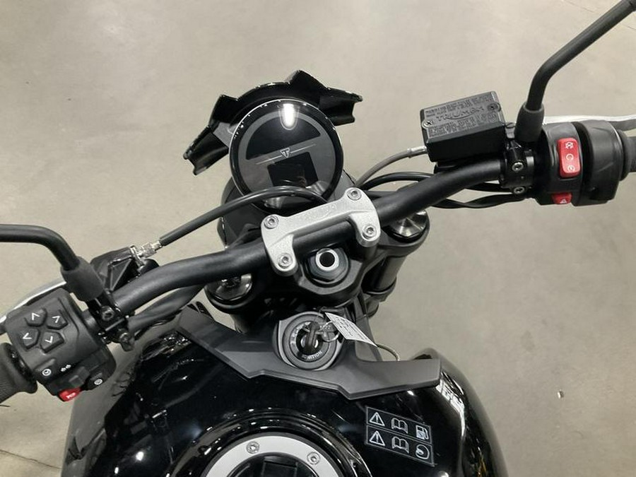 2026 Triumph Trident 800 Jet black