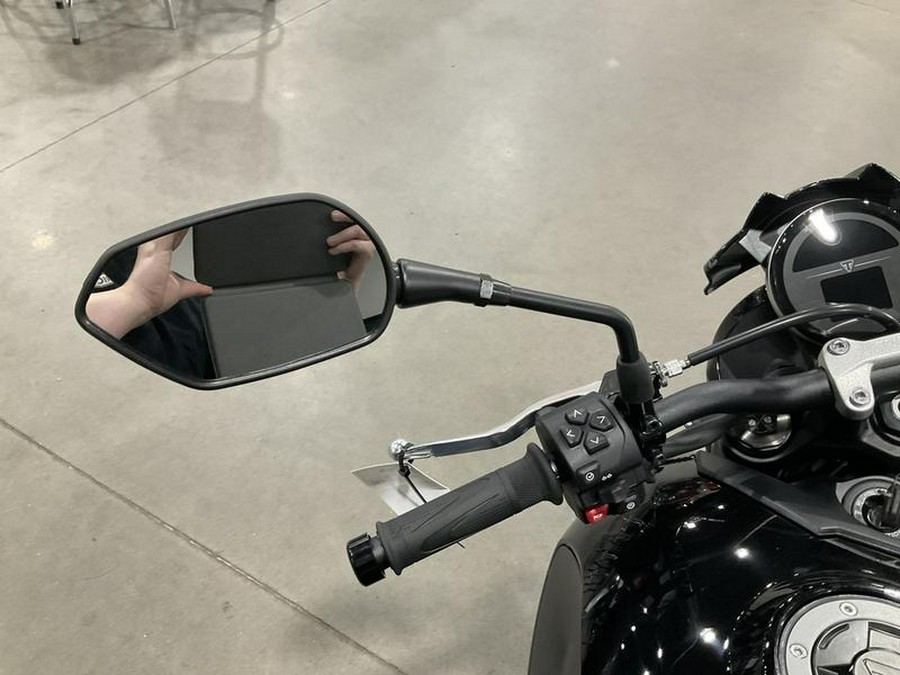 2026 Triumph Trident 800 Jet black
