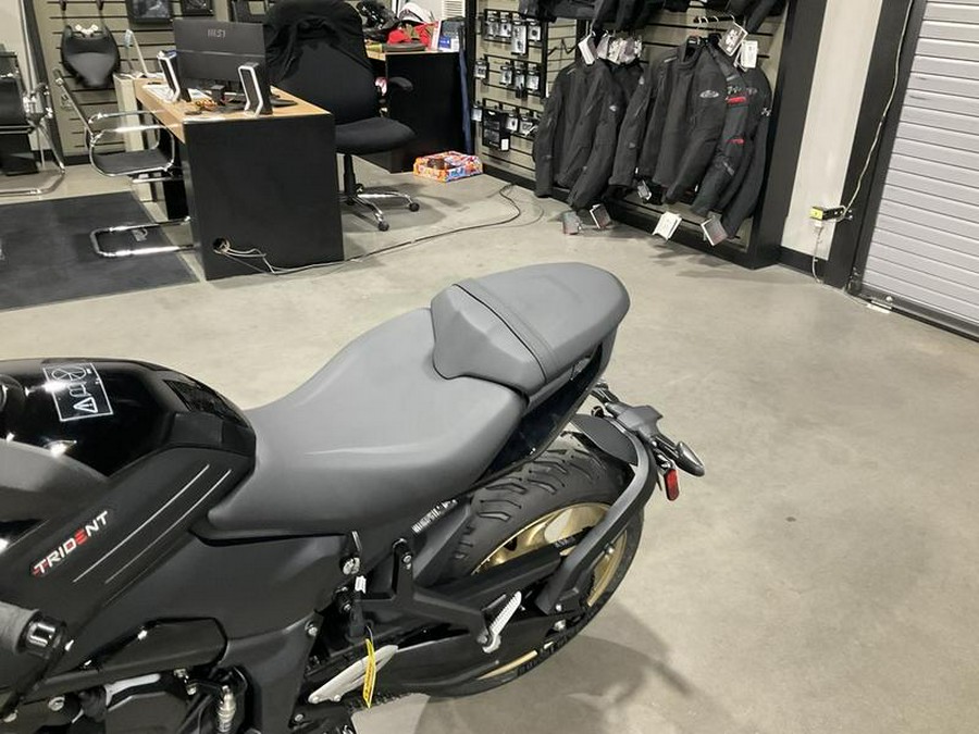 2026 Triumph Trident 800 Jet black