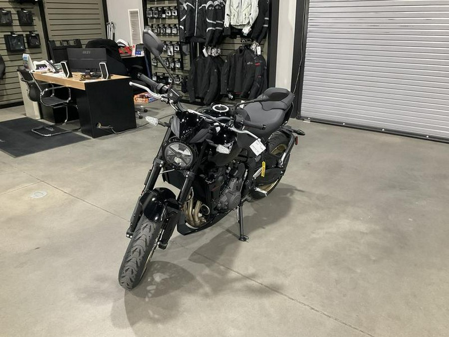 2026 Triumph Trident 800 Jet black