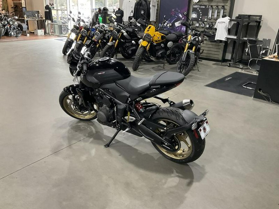 2026 Triumph Trident 800 Jet black