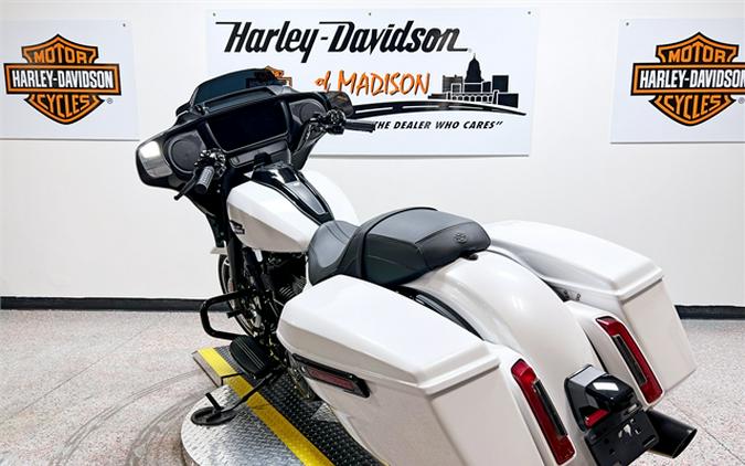 2024 Harley-Davidson Street Glide FLHX White Onyx Pearl BLK trim