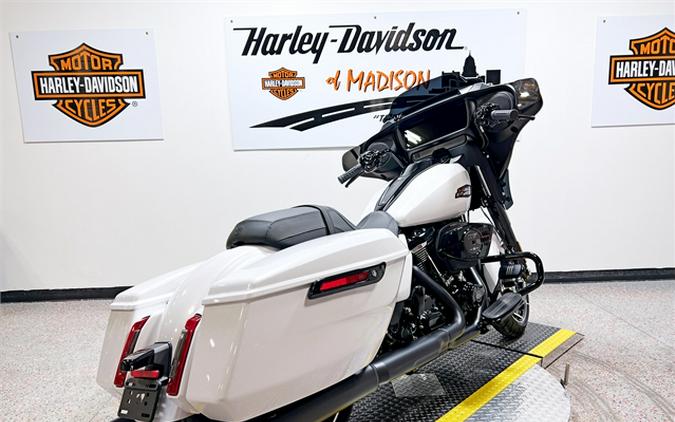 2024 Harley-Davidson Street Glide FLHX White Onyx Pearl BLK trim