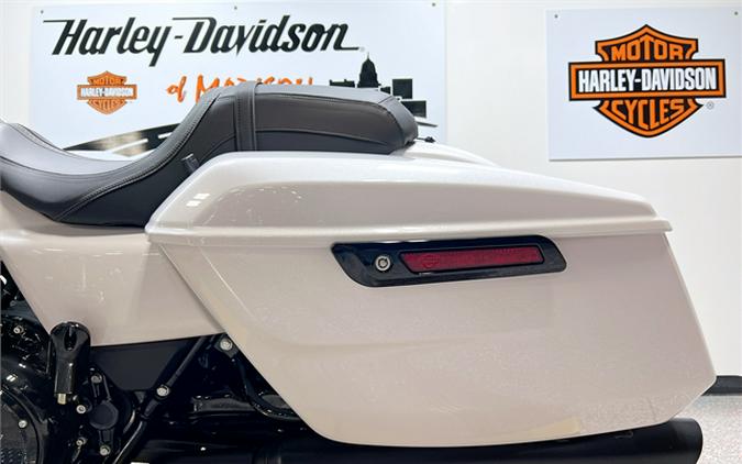 2024 Harley-Davidson Street Glide FLHX White Onyx Pearl BLK trim