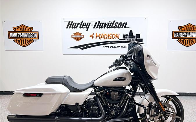 2024 Harley-Davidson Street Glide FLHX White Onyx Pearl BLK trim