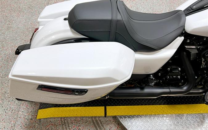 2024 Harley-Davidson Street Glide FLHX White Onyx Pearl BLK trim