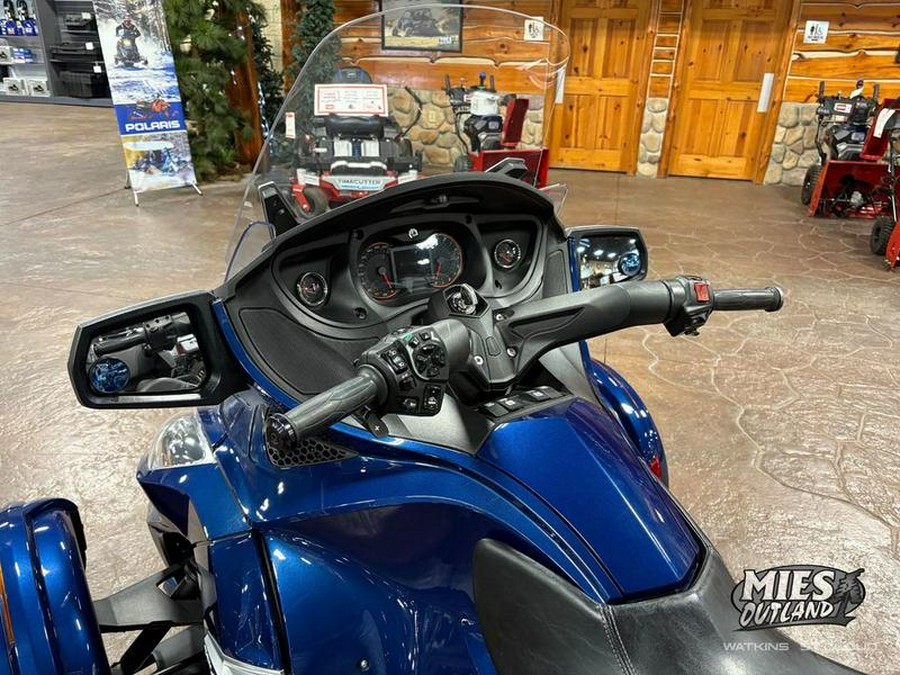 2016 Can-Am® Spyder® RT Limited 6-Speed Semi-Automatic (SE6)