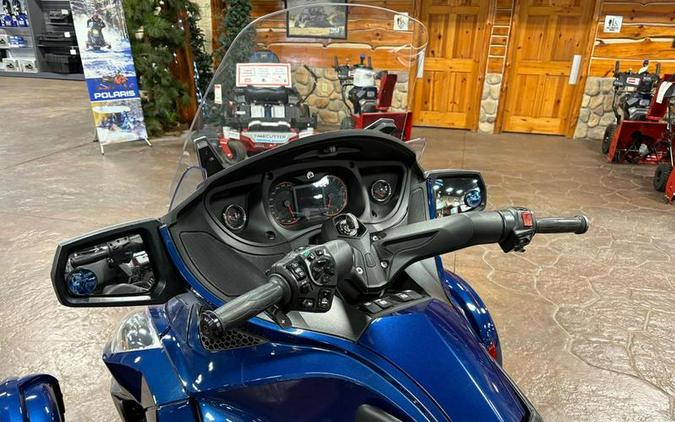 2016 Can-Am® Spyder® RT Limited 6-Speed Semi-Automatic (SE6)